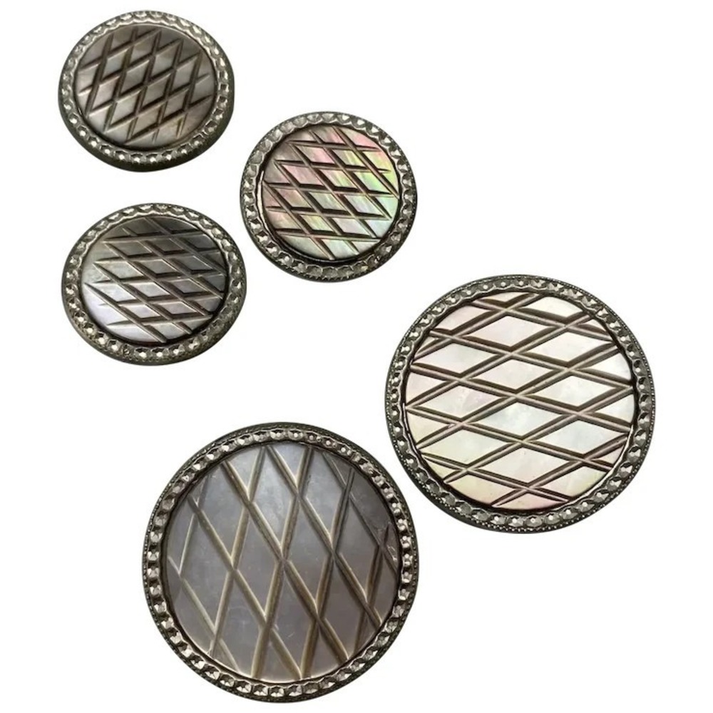 Vintage Carved Mother of Pearl‎ Buttons in Faceted Metal Frame 5pcs